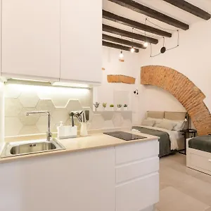  Apartment Bricks & Beams In The Key Area Of